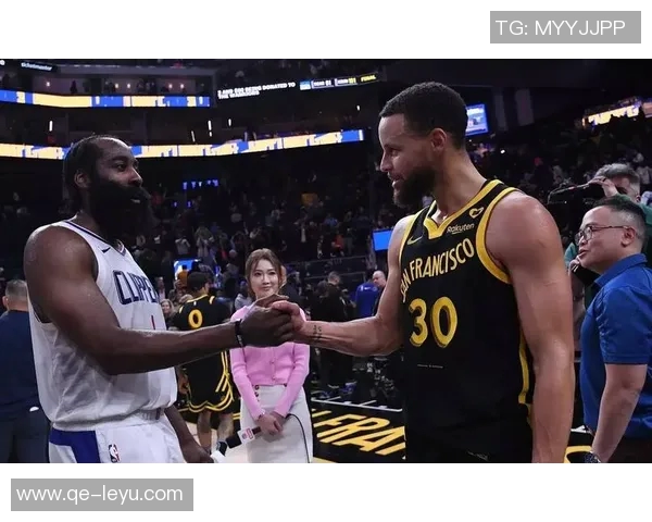 库里晒图热情欢迎新队友兄弟同框合影期待成真瞬间 库里晒图热情欢迎新队友兄弟同框合影期待成真瞬间