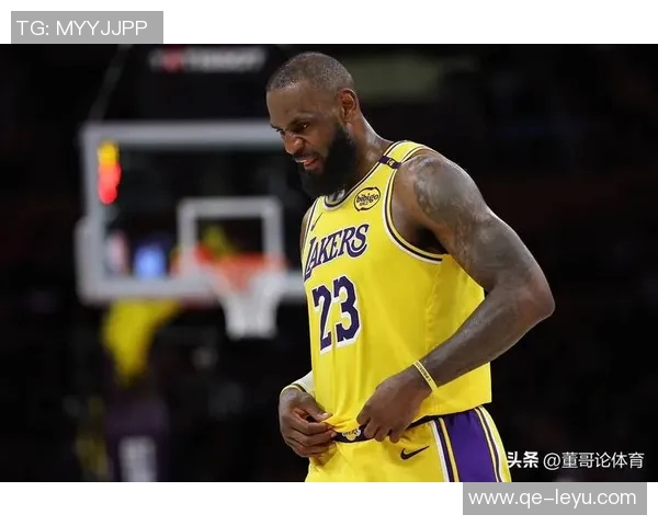 老詹被cue瞬间引发小卡幽默回应杯中轩尼诗引发媒体热议 老詹被cue瞬间引发小卡幽默回应杯中轩尼诗引发媒体热议