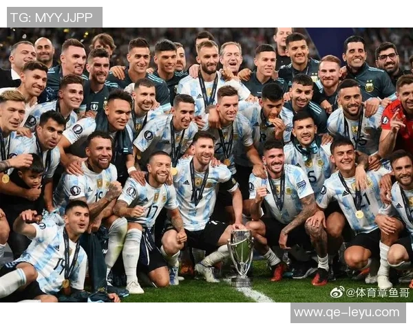 15岁卡布拉尔荣获梅西杯冠军最佳射手与MVP合照引发热议