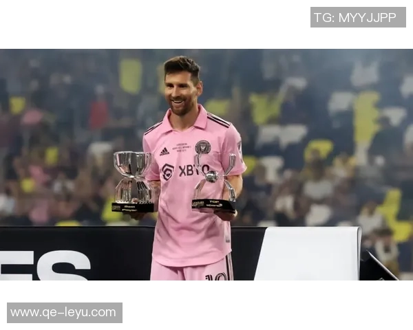 15岁卡布拉尔荣获梅西杯冠军最佳射手与MVP合照引发热议