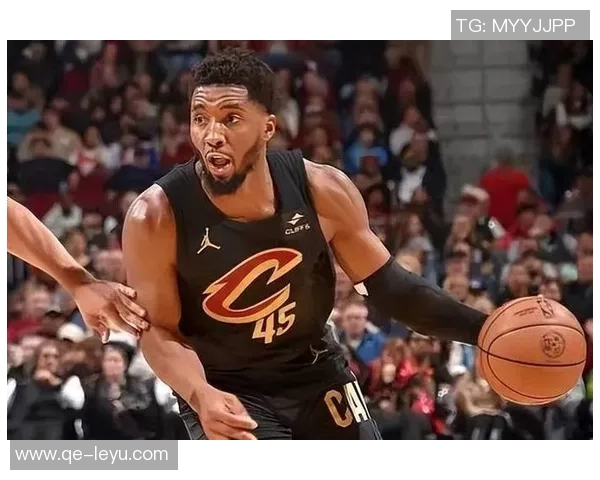 老队友重聚骑士公牛赛前米切尔阿伦与奥科罗亲切交流回忆往昔